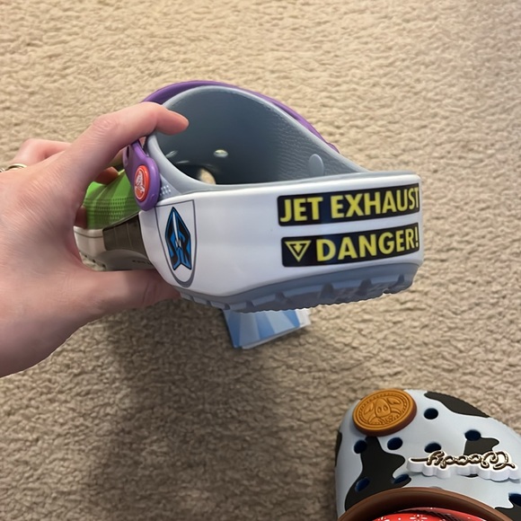 BUZZ AND WOODY CROCS - Picture 5 of 7